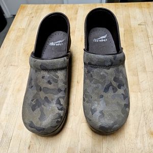 Dansko Green camouflage shoes